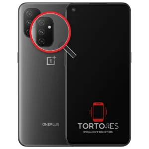 OnePlus Nord N100 z lupą na tylnych aparatach - wymiana tylnej kamery