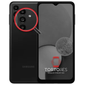 Samsung Galaxy A13 5G z lupą na tylnych aparatach - wymiana tylnej kamery