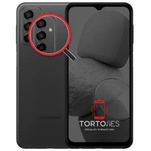Samsung Galaxy M23 5G z lupą na tylnych aparatach - wymiana tylnej kamery