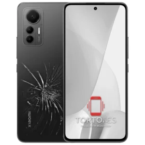 Xiaomi 12 Lite z ilustracją pękniętej tylnej klapki - wymiana zbitej klapki
