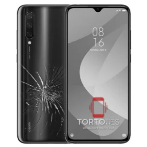Xiaomi Mi 9 Lite z ilustracją pękniętej tylnej klapki - wymiana zbitej klapki